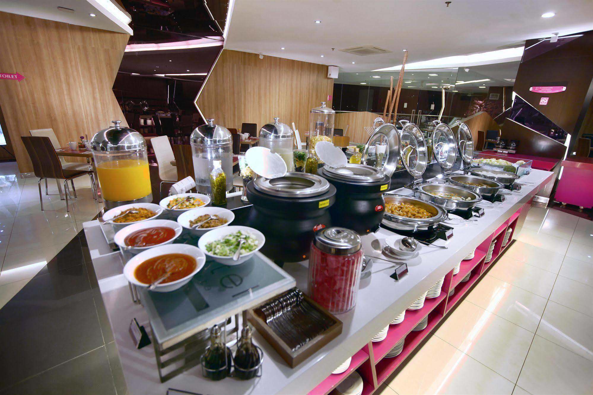 Favehotel Ltc Glodok Jakarta Exterior photo