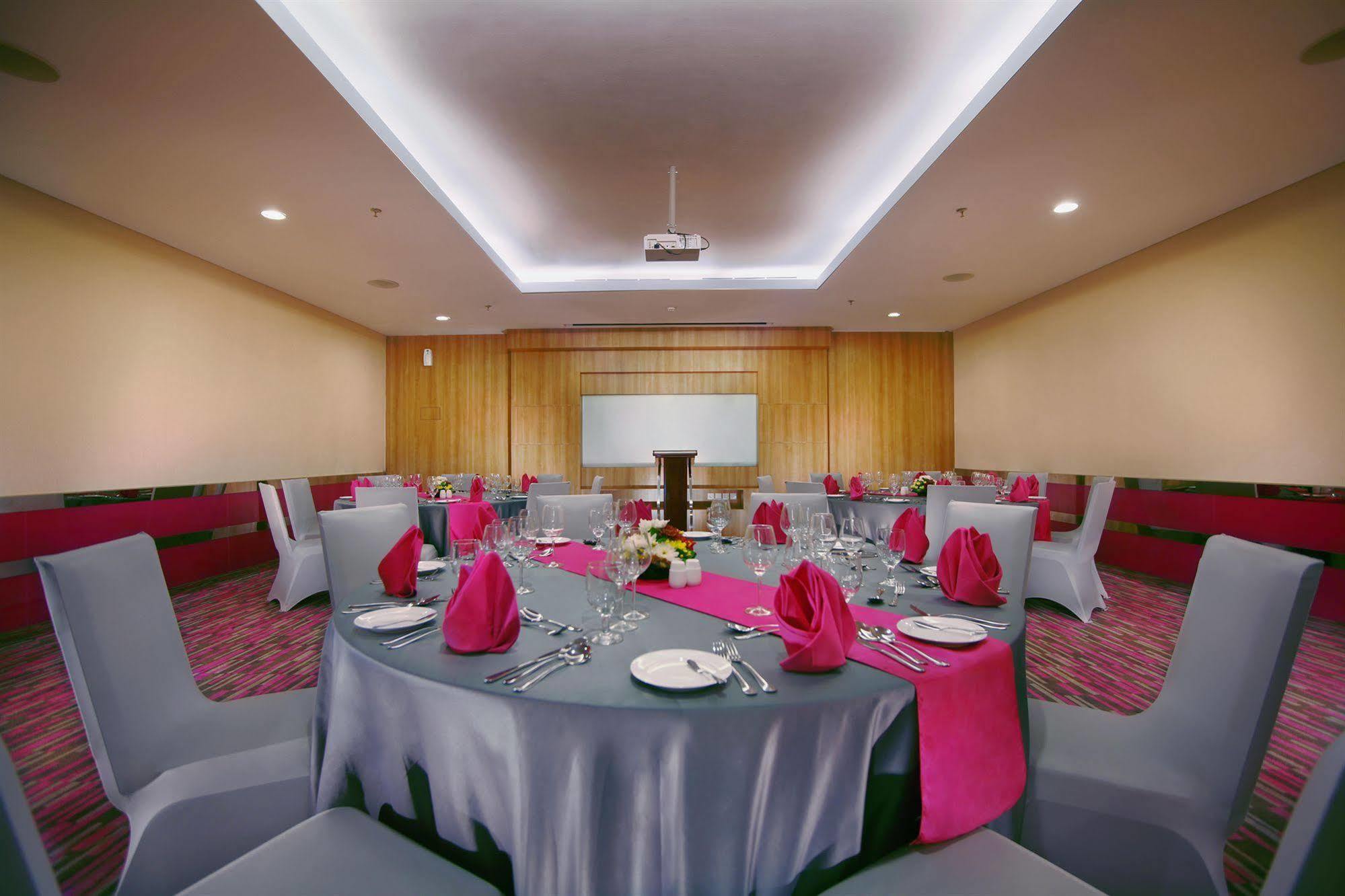 Favehotel Ltc Glodok Jakarta Exterior photo